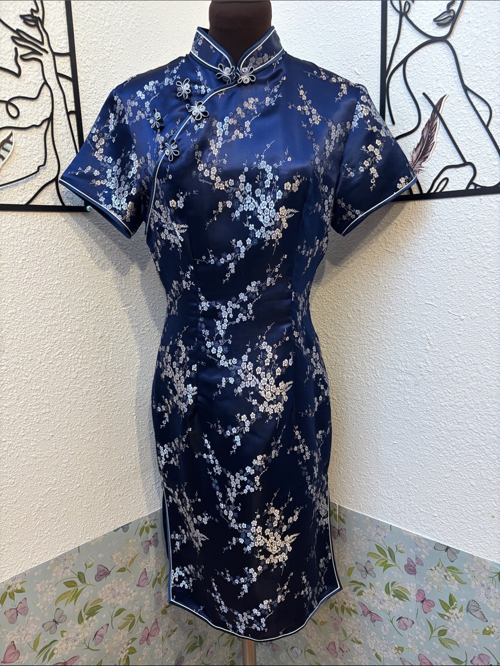 Le Reve Cheongsam navy blue and silver floral silk midi dress. Size S.